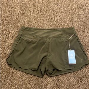 Mondetta performance gear scalloped green shorts